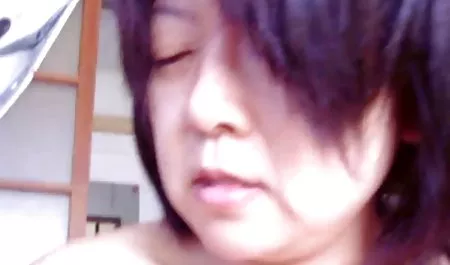 침대는 바람둥이와 함께 뜨거운 여자입니다. 의 가장 아름다운 항문 그의 이름은 무엇인가?