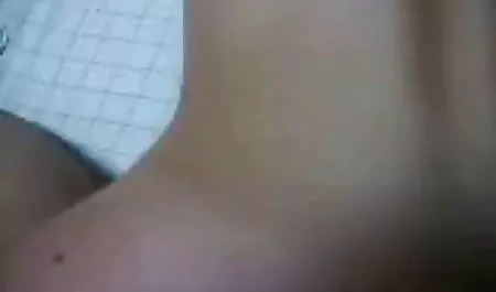 숲과 빛 섹스는 매우 아름다운 여자