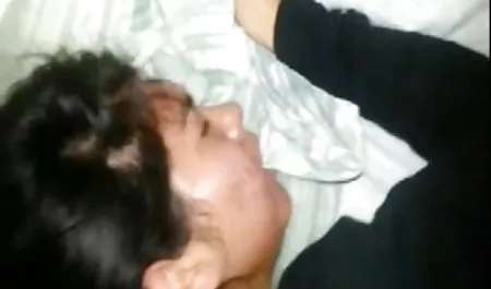 할머니 가르치는 어린 소녀와 아름다운 성에 호텔 닭 비료