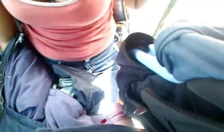 뜨거운 아가씨에서 경찰 복장 자 위에 웹캠 아름다운 포르노와 큰 자지